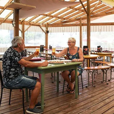 Mobil-home 2 Avec Terrasse - Api-1-52-456 Les Achards (Vendee)