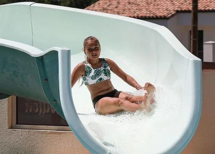 Kemping Mobil-home 2 Avec Terrasse - Api-1-52-456 Les Achards (Vendee)